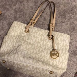 Michael kor ’s medium sized purse